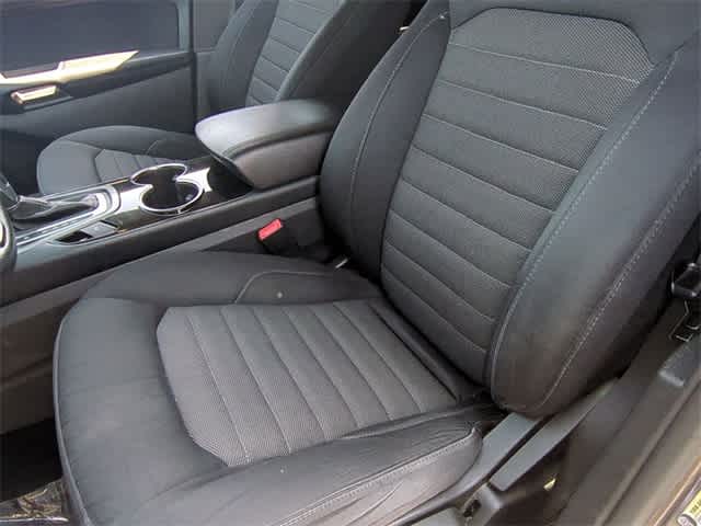 2015 Ford Edge SE 16