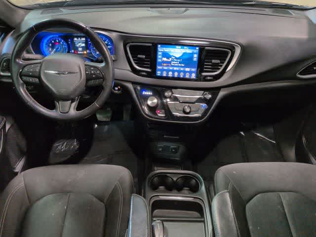 Thumbnail: 2018 Chrysler Pacifica - 15