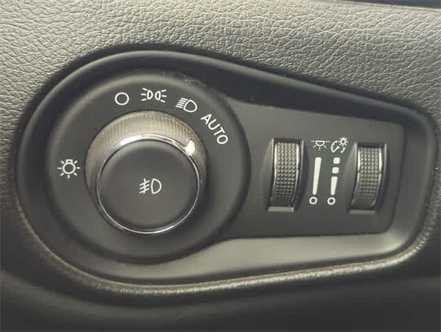 Thumbnail: 2017 Jeep Renegade - 39