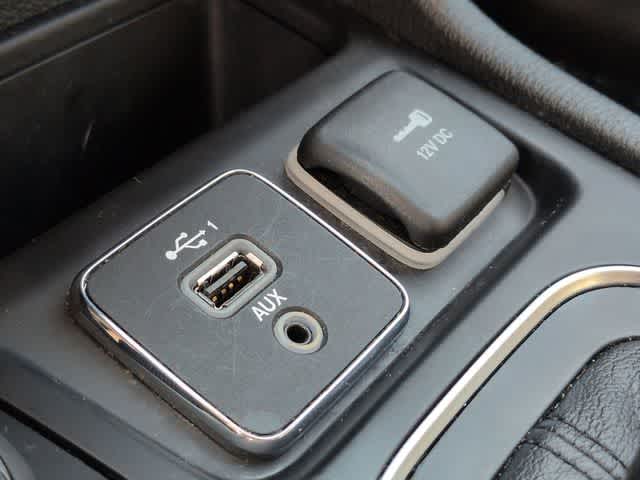 Thumbnail: 2021 Jeep Cherokee - 29