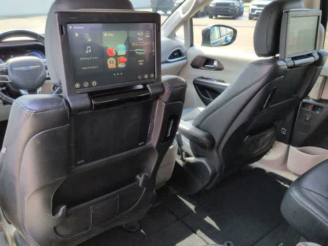 Thumbnail: 2018 Chrysler Pacifica - 18