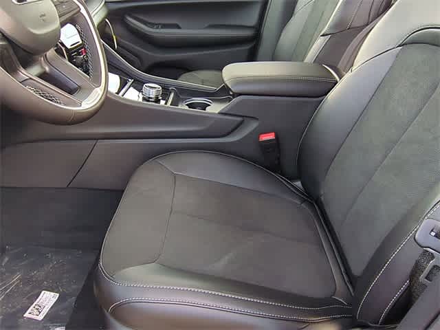 Thumbnail: 2025 Jeep Grand Cherokee L - 16