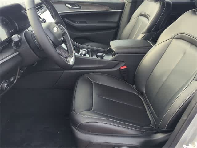 Thumbnail: 2025 Jeep Grand Cherokee - 16