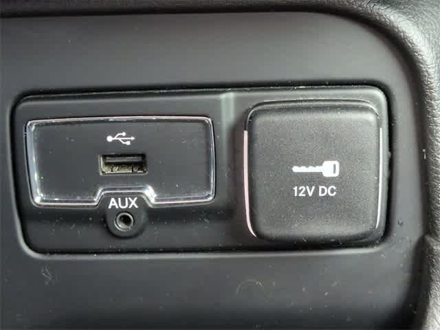 Thumbnail: 2017 Jeep Renegade - 36