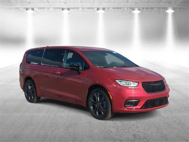 Thumbnail: 2026 Chrysler Pacifica - 2