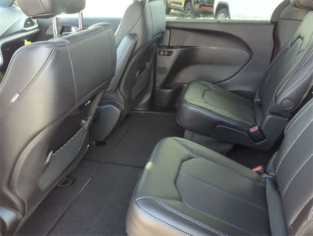 Thumbnail: 2026 Chrysler Pacifica - 18