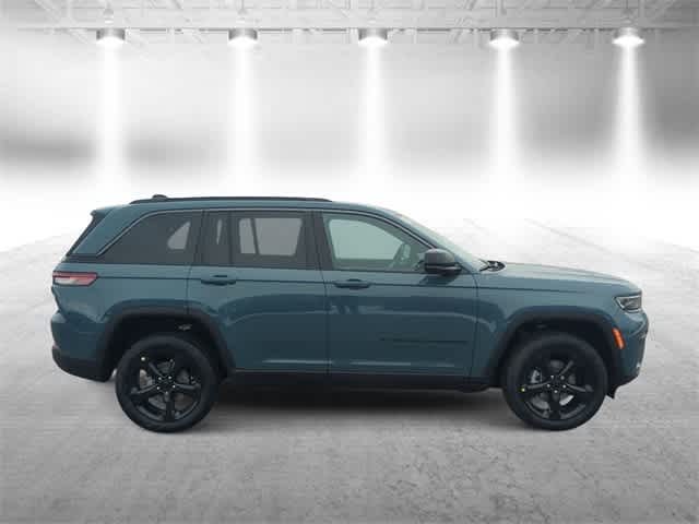Thumbnail: 2026 Jeep Grand Cherokee - 9