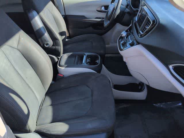 Thumbnail: 2020 Chrysler Pacifica - 23