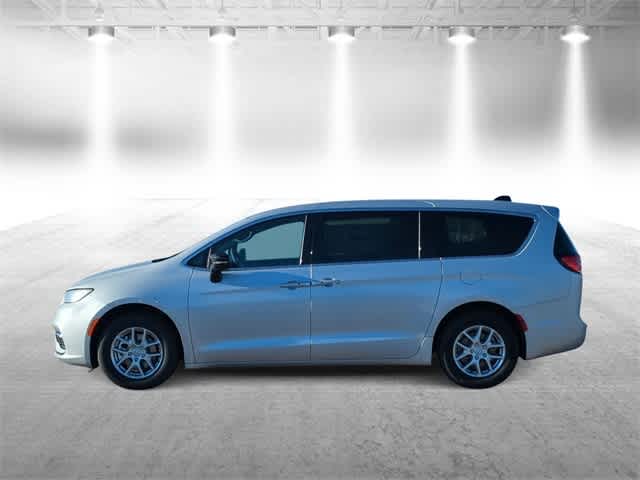 Thumbnail: 2026 Chrysler Pacifica - 5