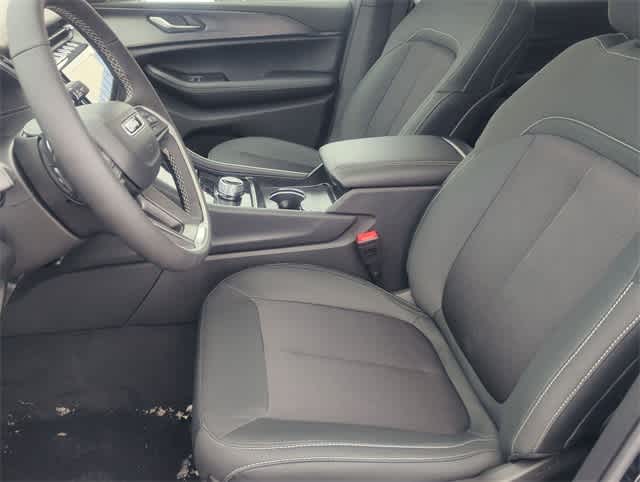 Thumbnail: 2025 Jeep Grand Cherokee L - 16