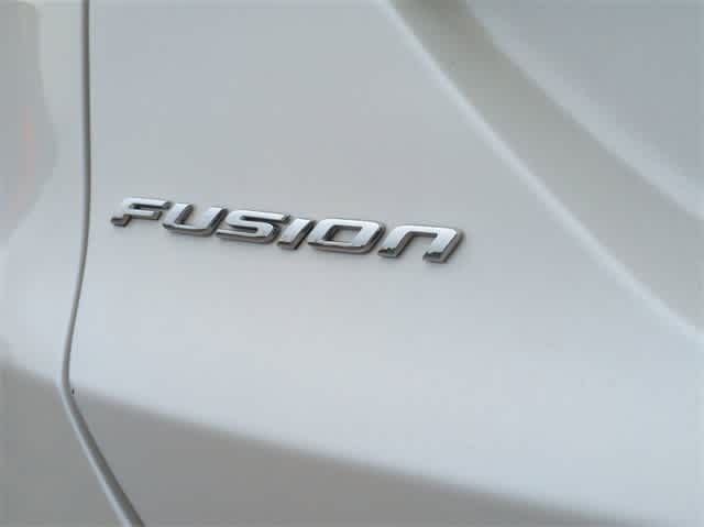 2013 Ford Fusion SE 12
