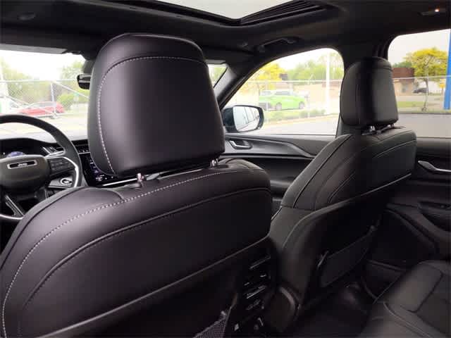 2025 Jeep Grand Cherokee Laredo 18