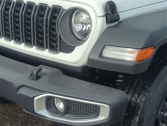 Thumbnail: 2026 Jeep Gladiator - 11