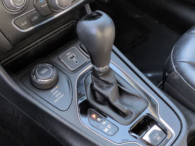 Thumbnail: 2021 Jeep Cherokee - 29