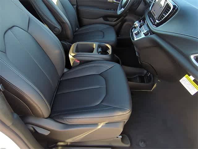 Thumbnail: 2026 Chrysler Pacifica - 24