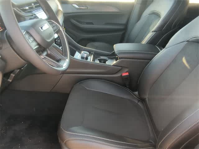 Thumbnail: 2025 Jeep Grand Cherokee - 16