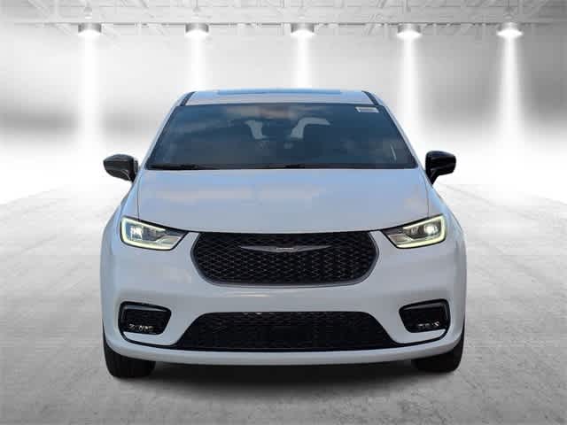 Thumbnail: 2026 Chrysler Pacifica - 3