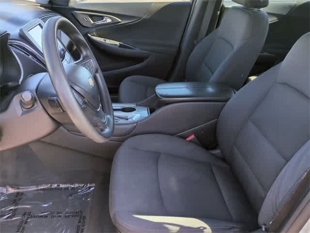 Thumbnail: 2016 Chevrolet Malibu - 16