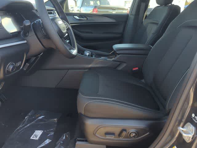 Thumbnail: 2025 Jeep Grand Cherokee - 16