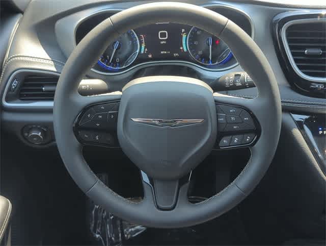Thumbnail: 2023 Chrysler Pacifica - 24
