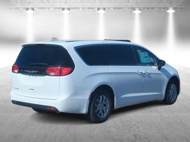 Thumbnail: 2026 Chrysler Voyager - 8