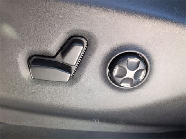 Thumbnail: 2021 Chrysler Pacifica - 17