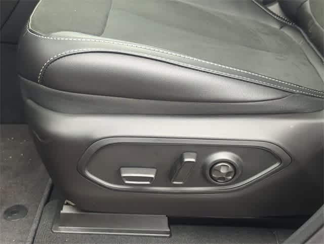 Thumbnail: 2025 Jeep Grand Cherokee - 17