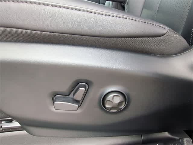 Thumbnail: 2026 Chrysler Pacifica - 18