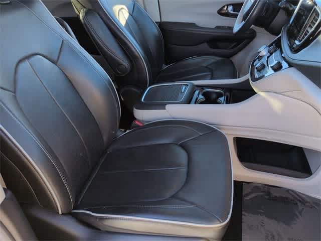 Thumbnail: 2021 Chrysler Pacifica - 25