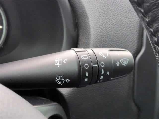 Thumbnail: 2017 Jeep Renegade - 31