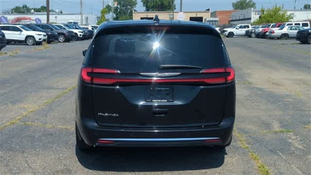 Thumbnail: 2023 Chrysler Pacifica - 7