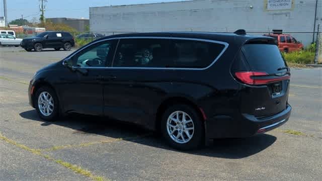 Thumbnail: 2023 Chrysler Pacifica - 6
