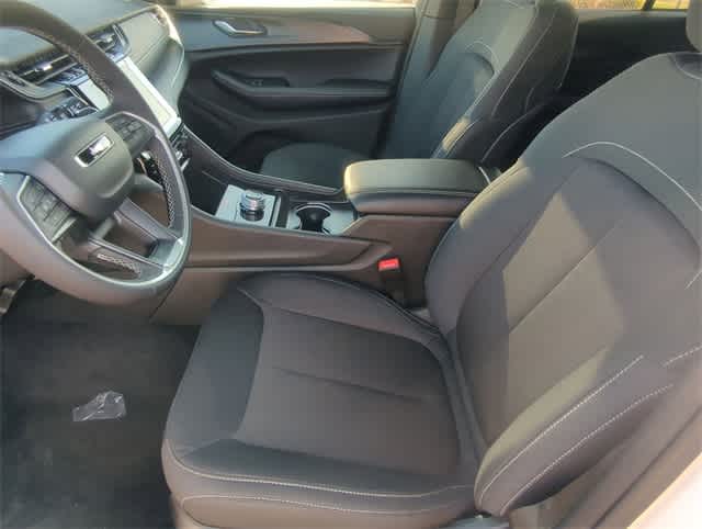 Thumbnail: 2025 Jeep Grand Cherokee - 16