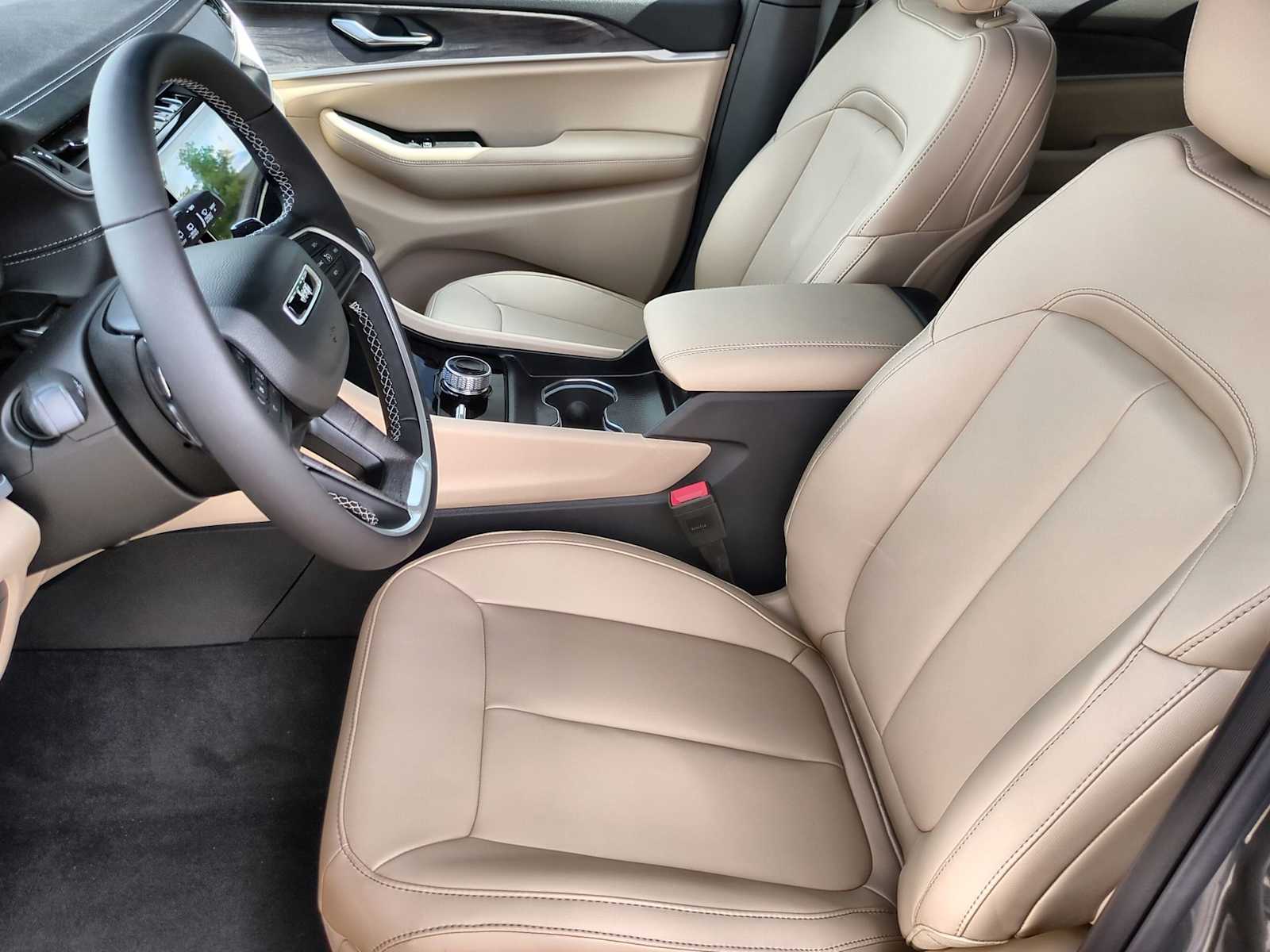 Thumbnail: 2025 Jeep Grand Cherokee - 17