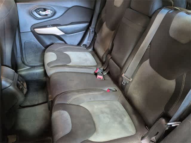 Thumbnail: 2018 Jeep Cherokee - 19