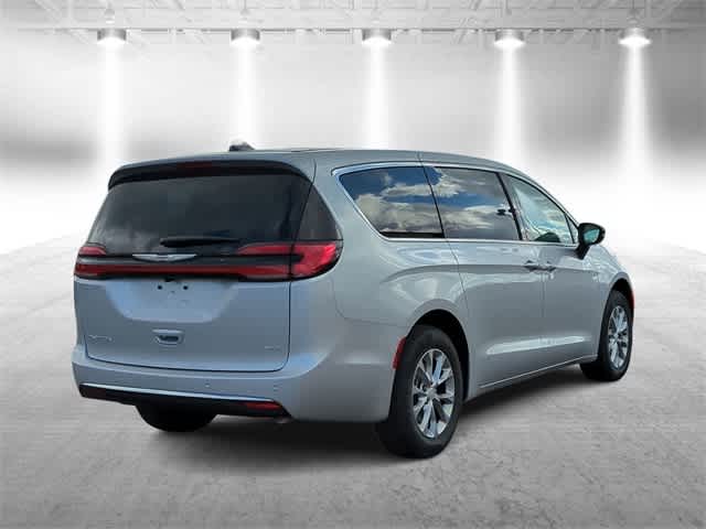 Thumbnail: 2026 Chrysler Pacifica - 8