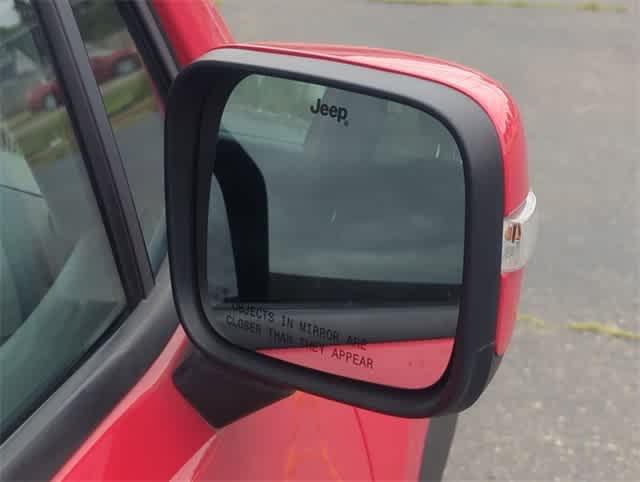 Thumbnail: 2017 Jeep Renegade - 38