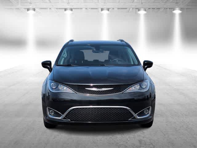 Thumbnail: 2018 Chrysler Pacifica - 3
