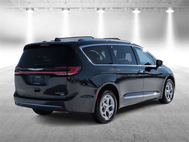 Thumbnail: 2021 Chrysler Pacifica - 8