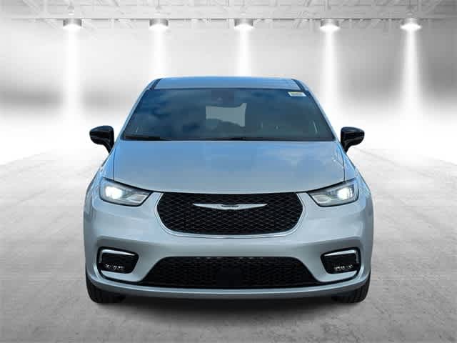 Thumbnail: 2026 Chrysler Pacifica - 3