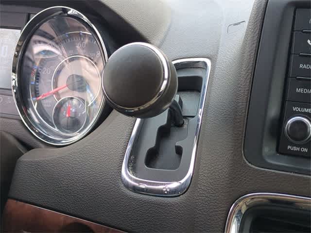 Thumbnail: 2011 Chrysler Town & Country - 29