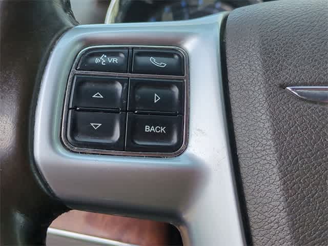 Thumbnail: 2011 Chrysler Town & Country - 23