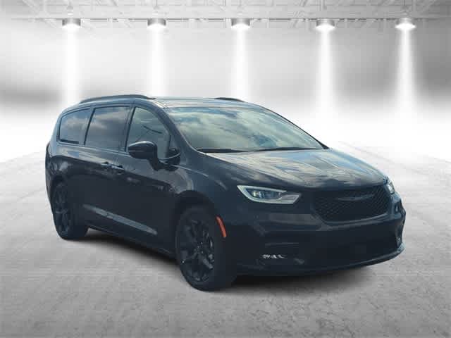 Thumbnail: 2026 Chrysler Pacifica - 2