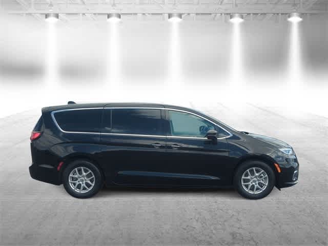 Thumbnail: 2024 Chrysler Pacifica - 9
