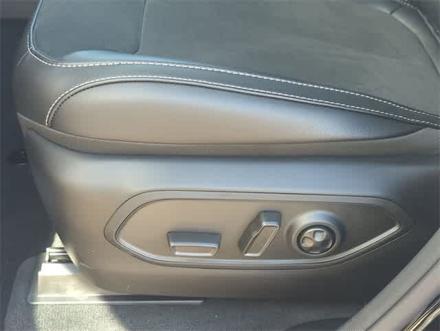 Thumbnail: 2025 Jeep Grand Cherokee - 17