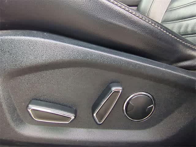 Thumbnail: 2016 Ford Edge - 17