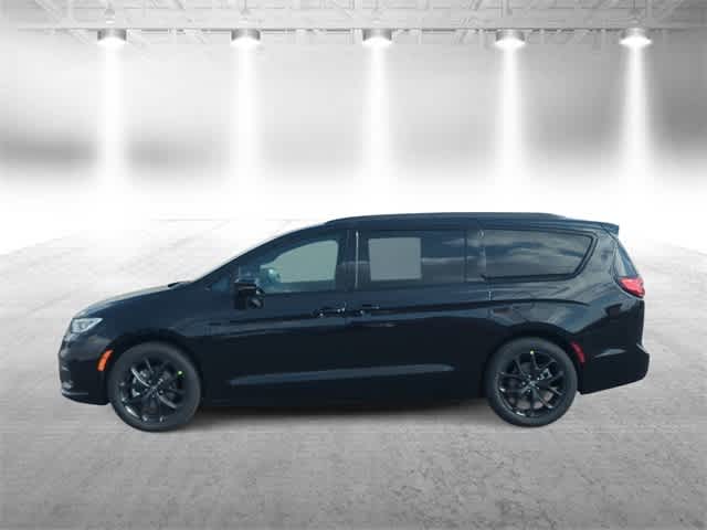 Thumbnail: 2026 Chrysler Pacifica - 5
