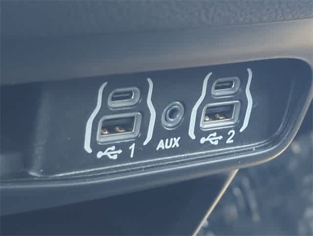 Thumbnail: 2023 Chrysler Pacifica - 32