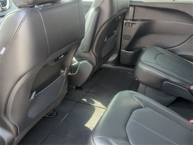 Thumbnail: 2026 Chrysler Pacifica - 18