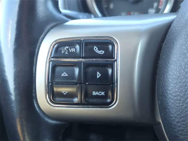 Thumbnail: 2011 Jeep Grand Cherokee - 25